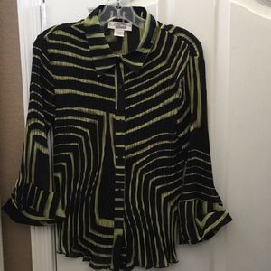 FINAL MARKDOWN Ladies’ E. K. Designs Unique crinkle blouse (L)